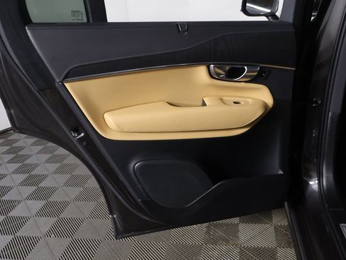 Used 2024 Volvo XC90 B6 Ultimate w/ Protection Package Premier image 31