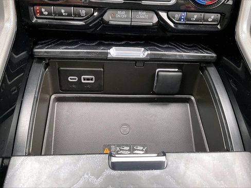 Used 2023 GMC Yukon Denali w/ Denali Reserve Package image 16