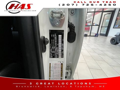 Used 2022 Toyota 4Runner SR5 AWD/4WD image 17