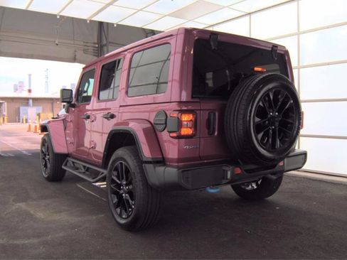 Used 2024 Jeep Wrangler Unlimited Sahara w/ Technology Group AWD/4WD image 9