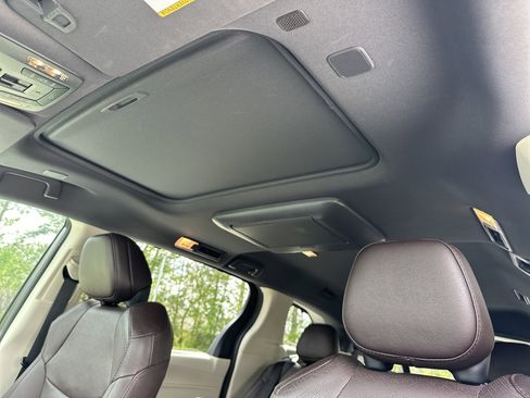 Certified 2023 Toyota Sienna Platinum FWD image 28