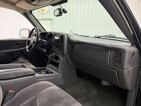 Used 2004 GMC Sierra 2500 SLE w/ Skid Plate Package AWD/4WD image 14