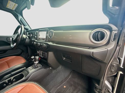 Used 2022 Jeep Wrangler Unlimited Sahara w/ Cold Weather Group AWD/4WD image 33