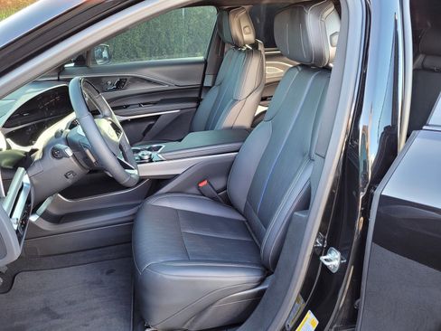 Used 2025 Cadillac Lyriq Sport image 14