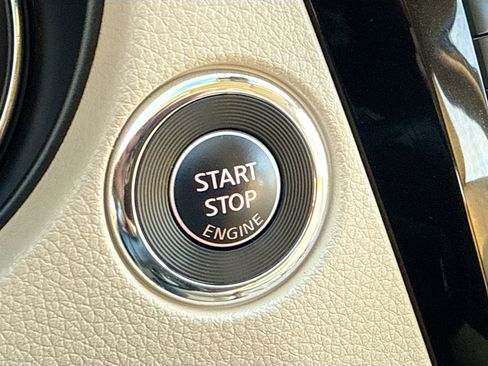 Used 2019 Nissan Rogue SV w/ Premium Package image 9