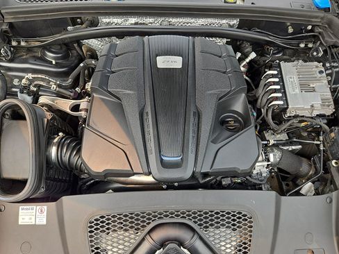 Used 2021 Porsche Macan Turbo AWD/4WD image 28