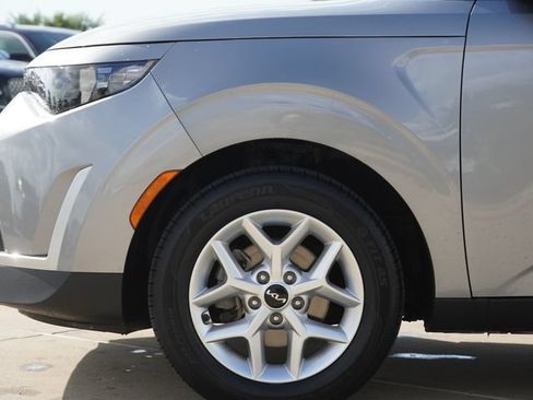 Used 2023 Kia Soul LX w/ Option Group 015 FWD image 5