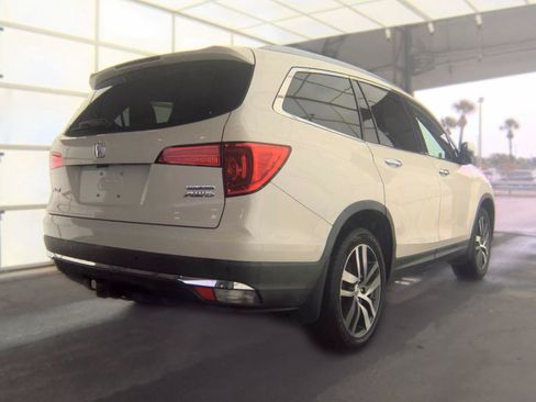 Used 2017 Honda Pilot Touring image 4