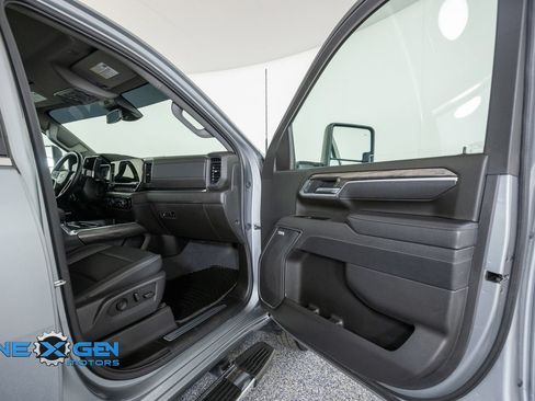 Used 2025 Chevrolet Silverado 2500 LTZ w/ LTZ Convenience Package AWD/4WD image 41