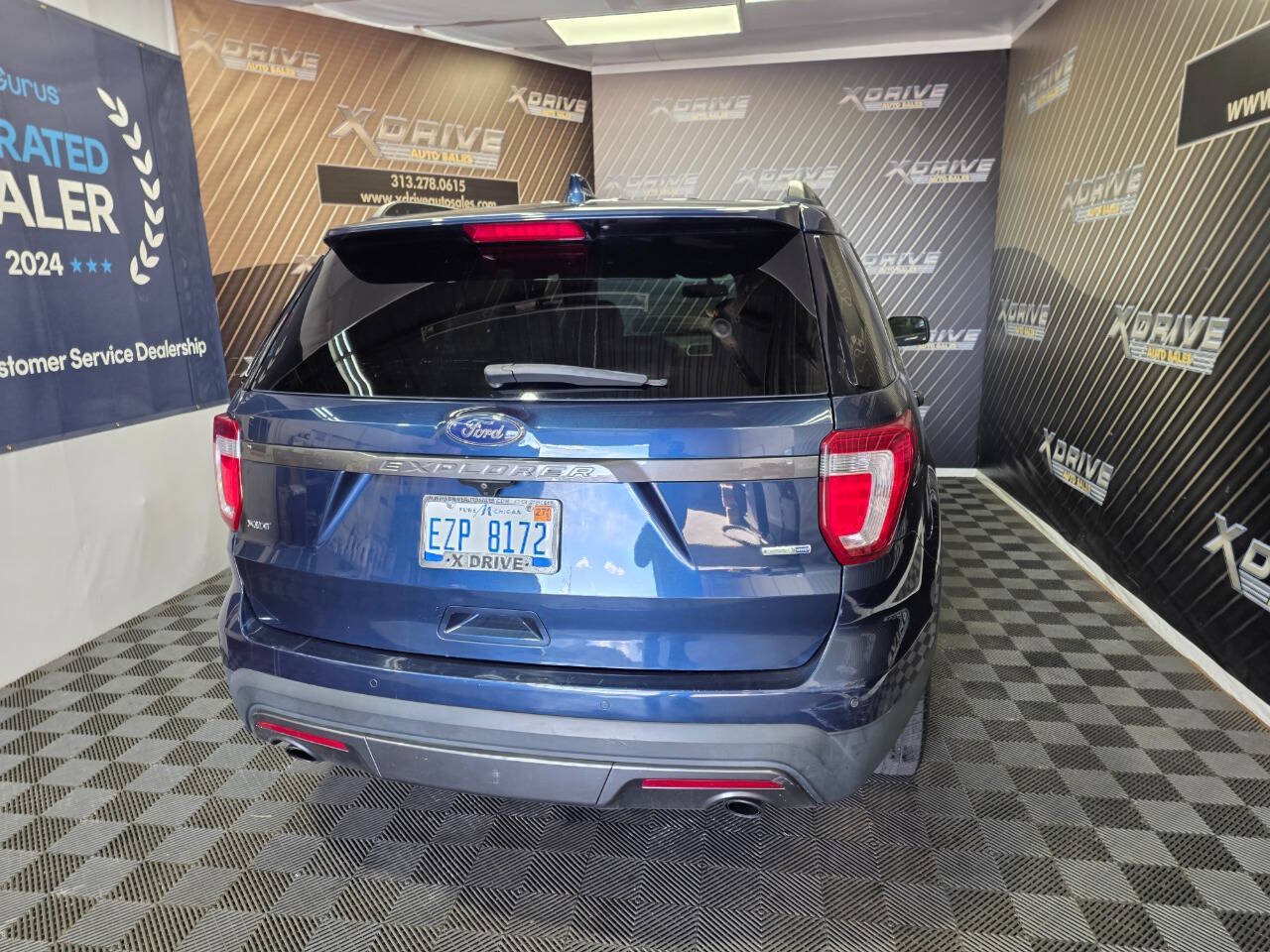 Used 2017 Ford Explorer XLT w/ Equipment Group 202A AWD/4WD image 13