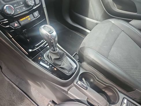Used 2022 Buick Encore Preferred FWD image 24