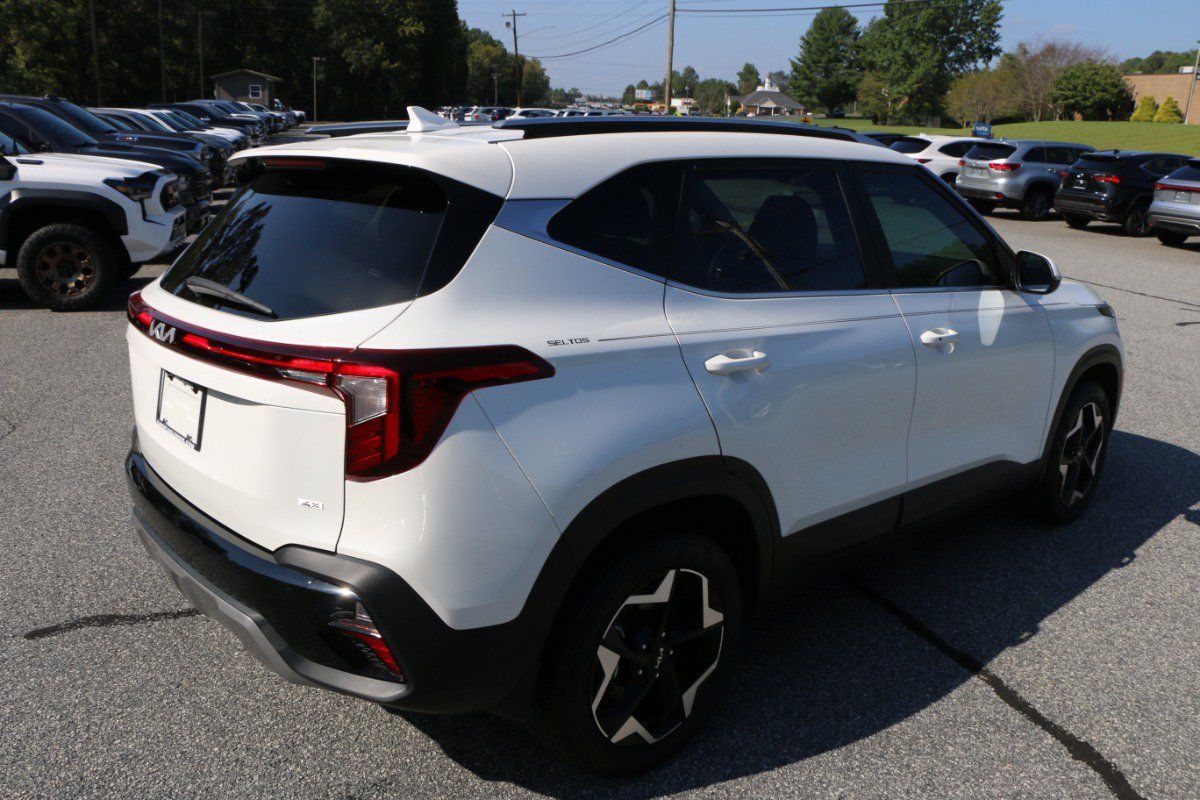 Used 2025 Kia Seltos EX AWD/4WD image 8