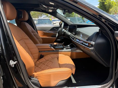Used 2023 BMW 740i RWD image 19