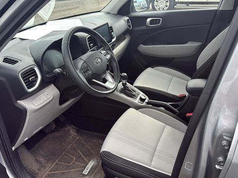 Used 2024 Hyundai Venue SEL FWD image 12