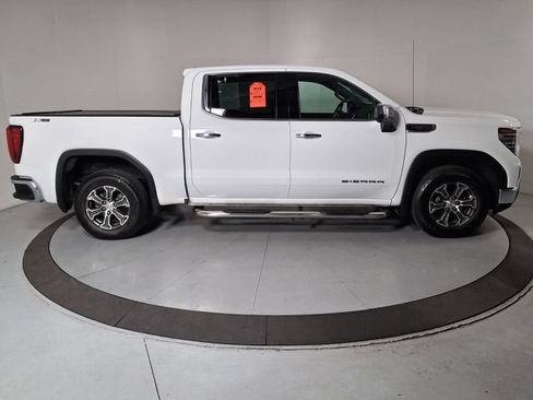 Certified 2022 GMC Sierra 1500 SLT w/ SLT Convenience Package AWD/4WD image 3