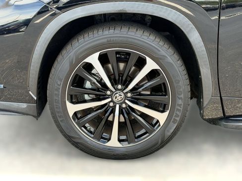 Used 2021 Toyota Highlander XSE FWD image 13