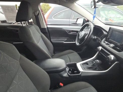 Used 2022 Toyota RAV4 XLE FWD image 11