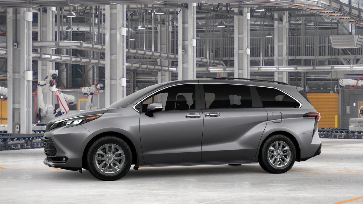 New 2026 Toyota Sienna XLE FWD image 3