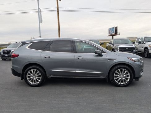 Used 2018 Buick Enclave Essence w/ LPO, Luxury Package image 2