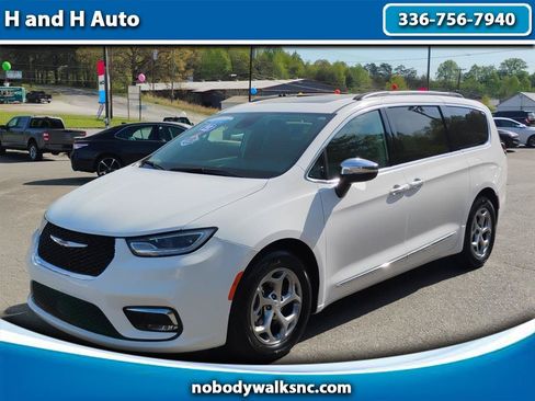 Used 2023 Chrysler Pacifica Limited FWD image 1