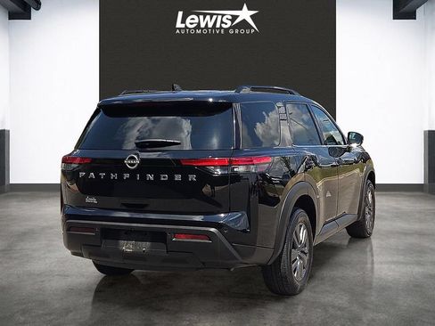 Used 2025 Nissan Pathfinder SV FWD image 4