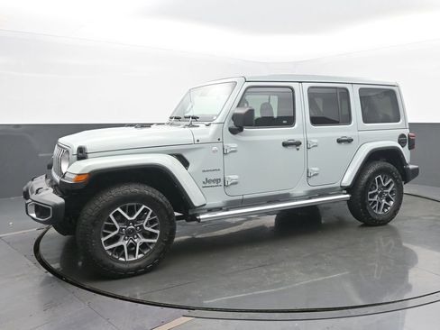 Used 2024 Jeep Wrangler Sahara AWD/4WD image 2