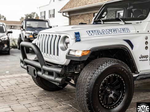 Used 2019 Jeep Wrangler Unlimited Sahara w/ Safety Group image 5