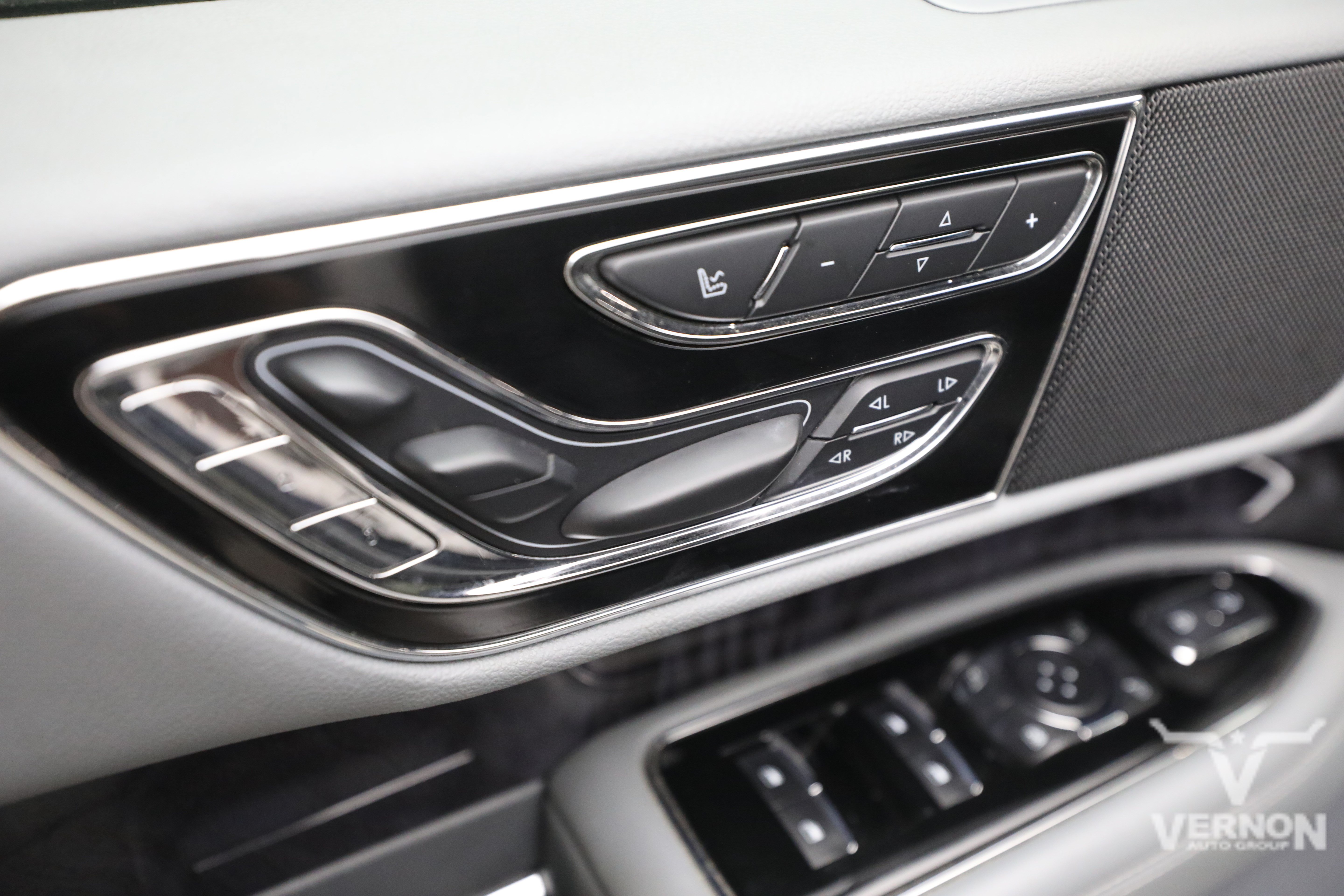 Used 2019 Lincoln Navigator L Select w/ Technology Package RWD image 17