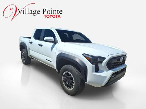 Used 2024 Toyota Tacoma TRD Off-Road AWD/4WD image 5