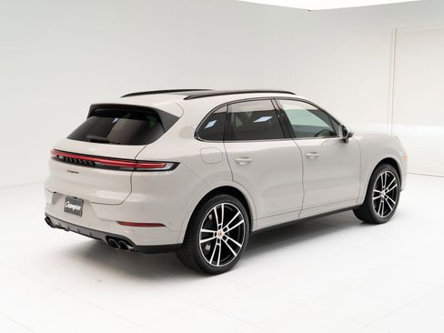 New 2025 Porsche Cayenne image 9