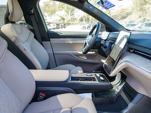 New 2025 Volvo EX90 Ultra image 19