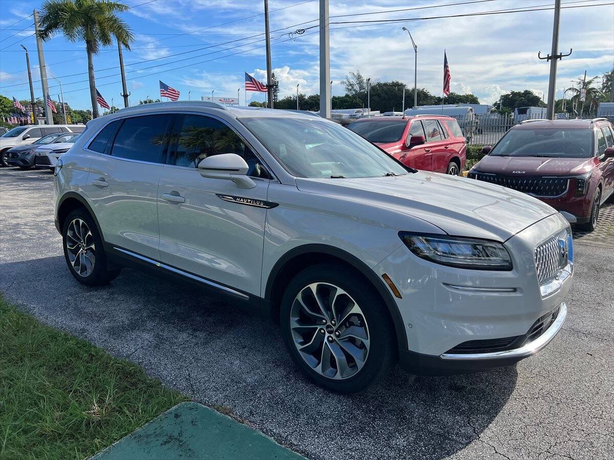 Used 2023 Lincoln Nautilus Reserve w/ Equipment Group 201A FWD image 4