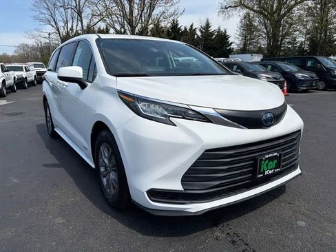 Used 2021 Toyota Sienna LE FWD image 4