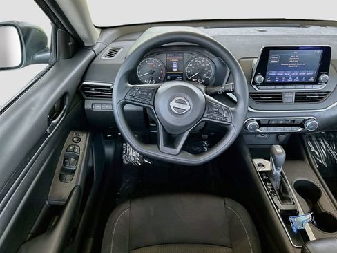 Certified 2025 Nissan Altima 2.5 S FWD image 16