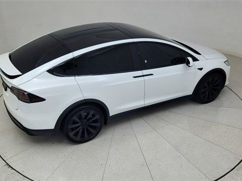 Used 2022 Tesla Model X image 80