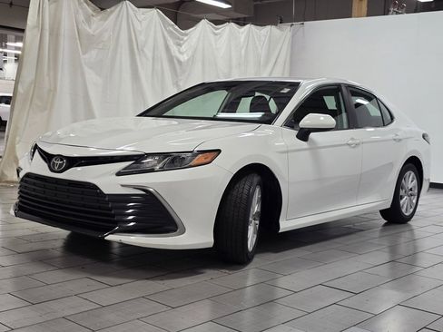 Used 2024 Toyota Camry LE image 10