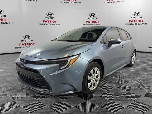 Used 2024 Toyota Corolla LE FWD image 2