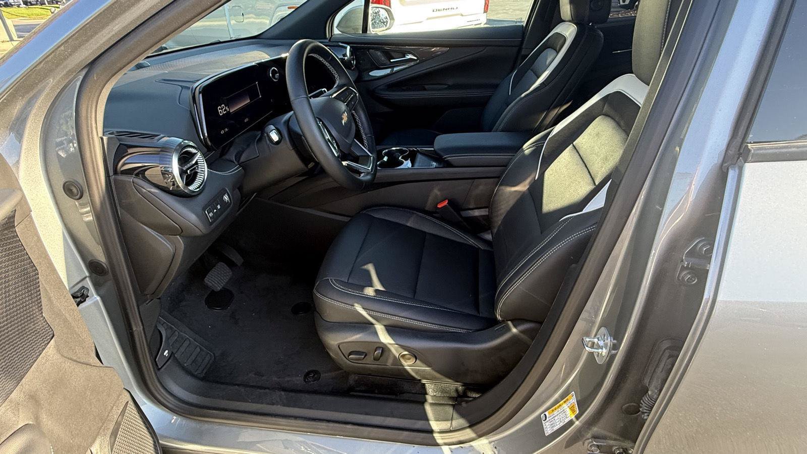Used 2025 Chevrolet Blazer EV LT AWD/4WD image 10