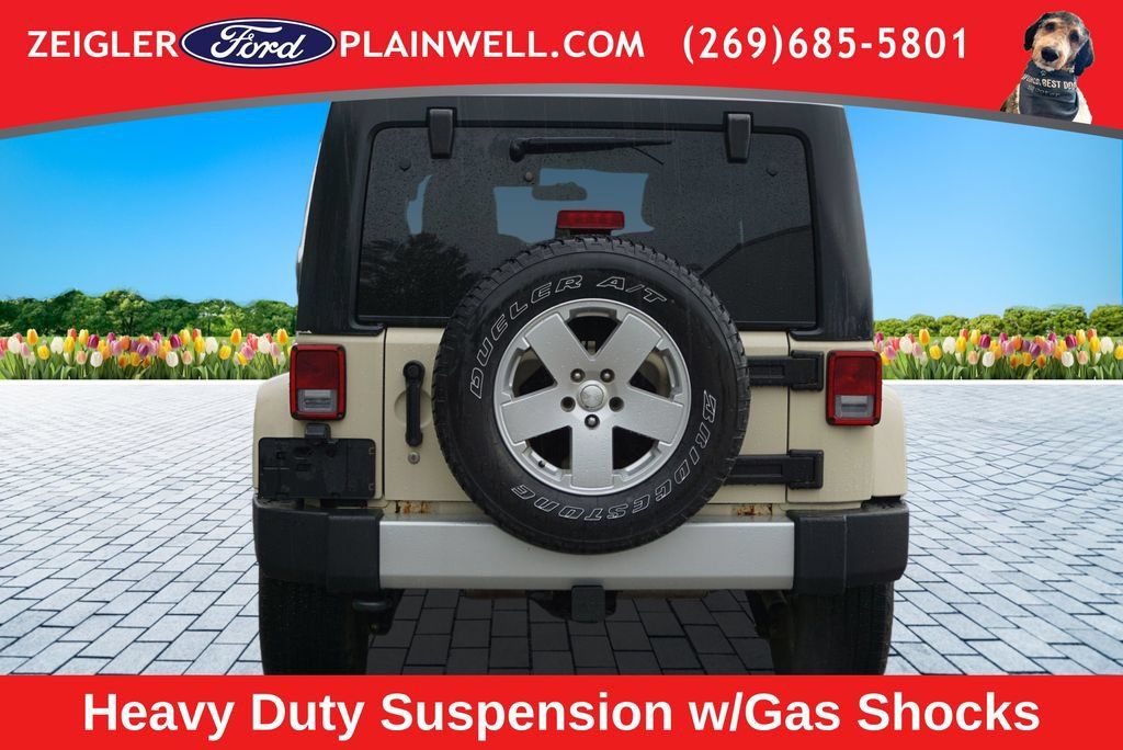 Used 2011 Jeep Wrangler Unlimited Sahara w/ Dual Top Group AWD/4WD image 4