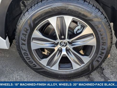 Used 2023 Toyota Highlander XLE image 9