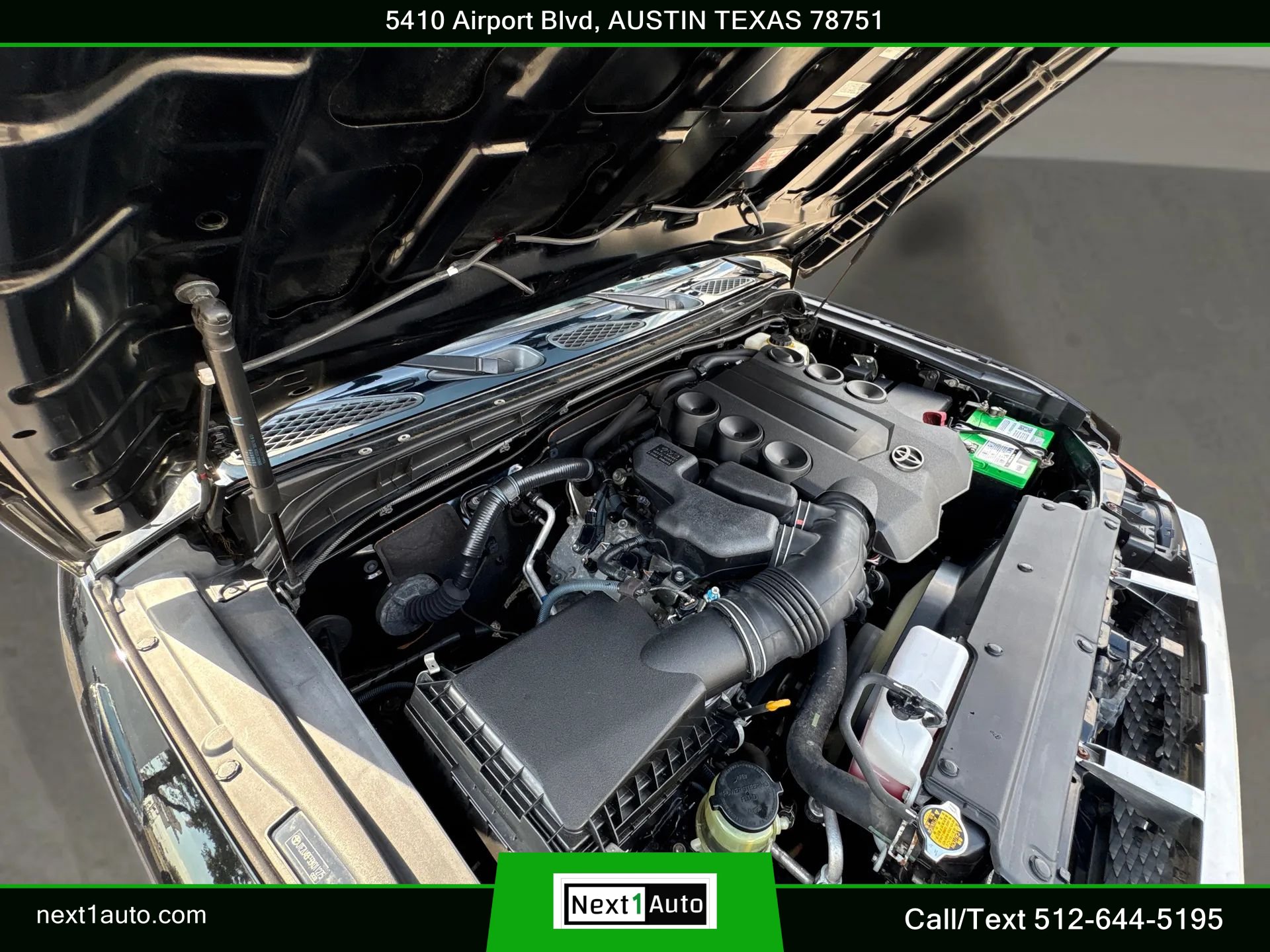 Used 2011 Toyota FJ Cruiser 2WD w/ Upgrade Pkg image 32