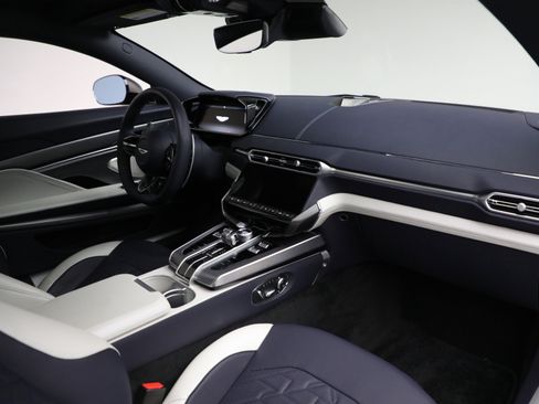 New 2025 Aston Martin Vanquish image 18