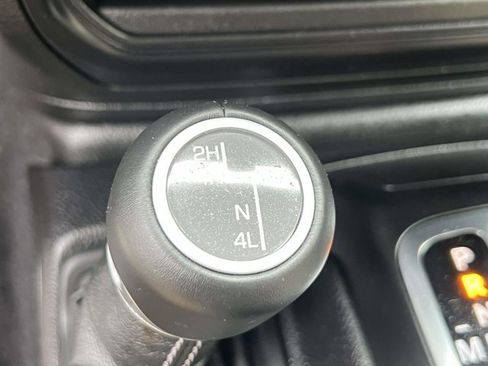 Certified 2020 Jeep Wrangler Unlimited Sahara AWD/4WD image 31