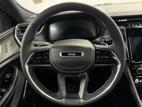 Used 2023 Jeep Grand Cherokee Overland AWD/4WD image 19