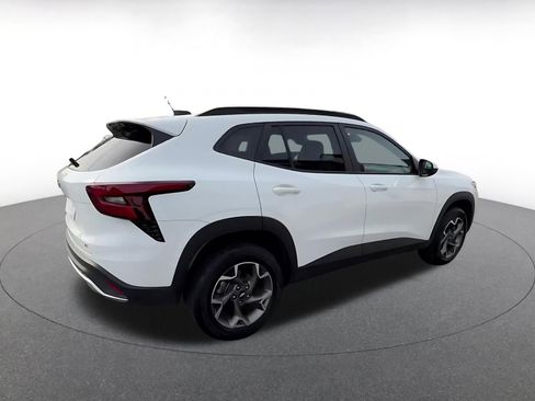 Used 2025 Chevrolet Trax LT w/ LT Convenience Package image 15