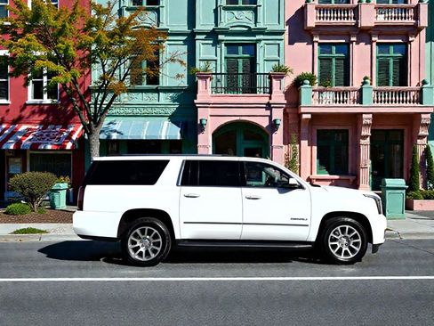 Used 2018 GMC Yukon XL Denali image 2