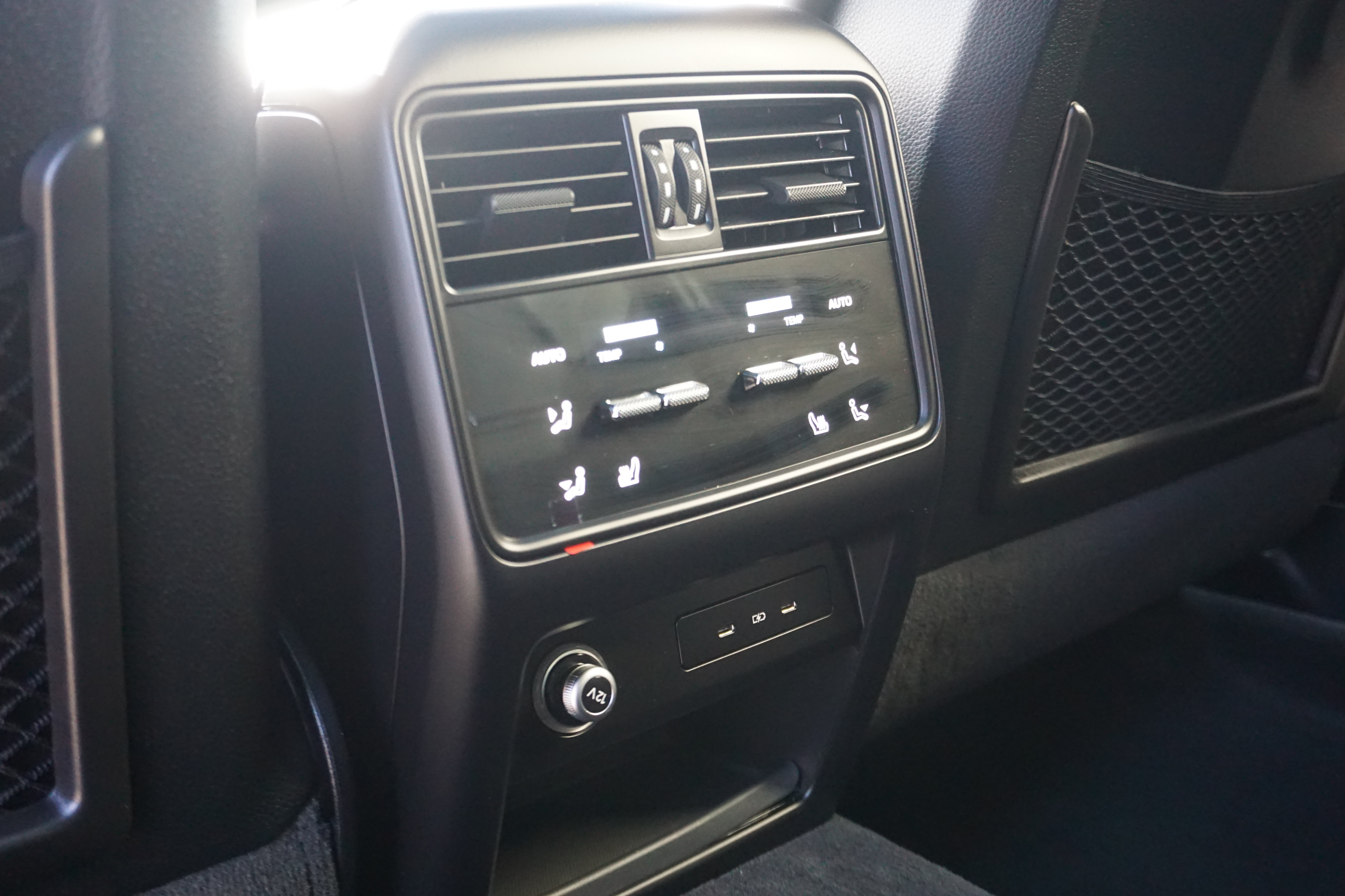 Certified 2025 Porsche Cayenne Coupe AWD/4WD image 22