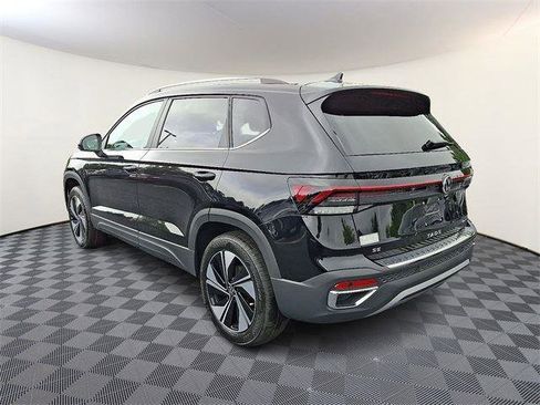 New 2025 Volkswagen Taos SE image 4