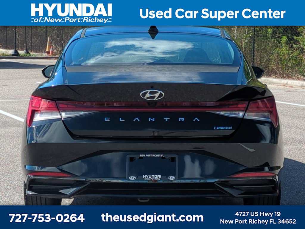 Used 2023 Hyundai Elantra Limited FWD image 4