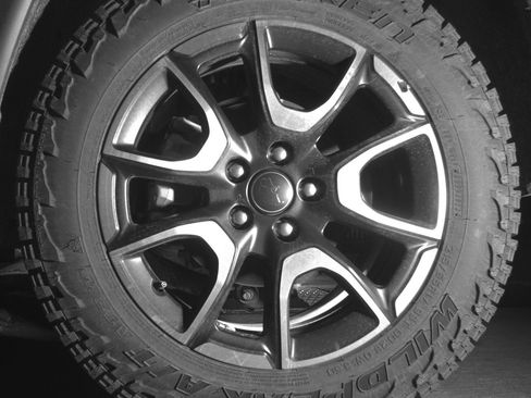 Used 2025 Jeep Compass Trailhawk AWD/4WD image 14